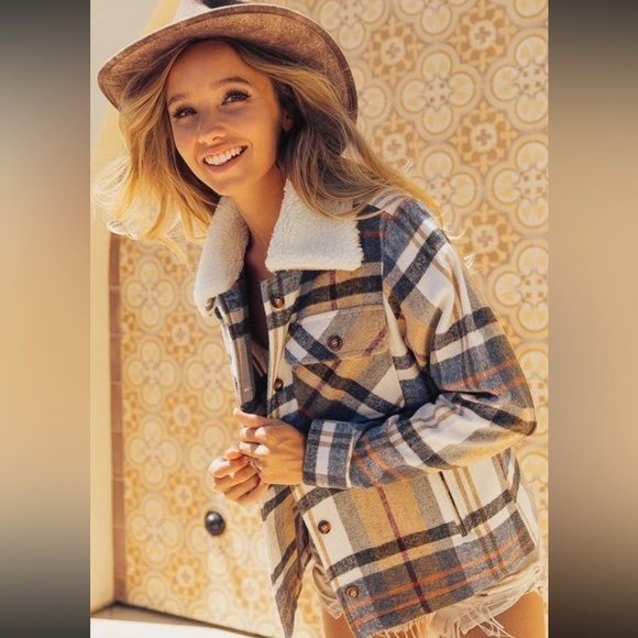 NWT BiBi Plaid Button Jacket with Sherpa Collar size small - Picture 7 of 10